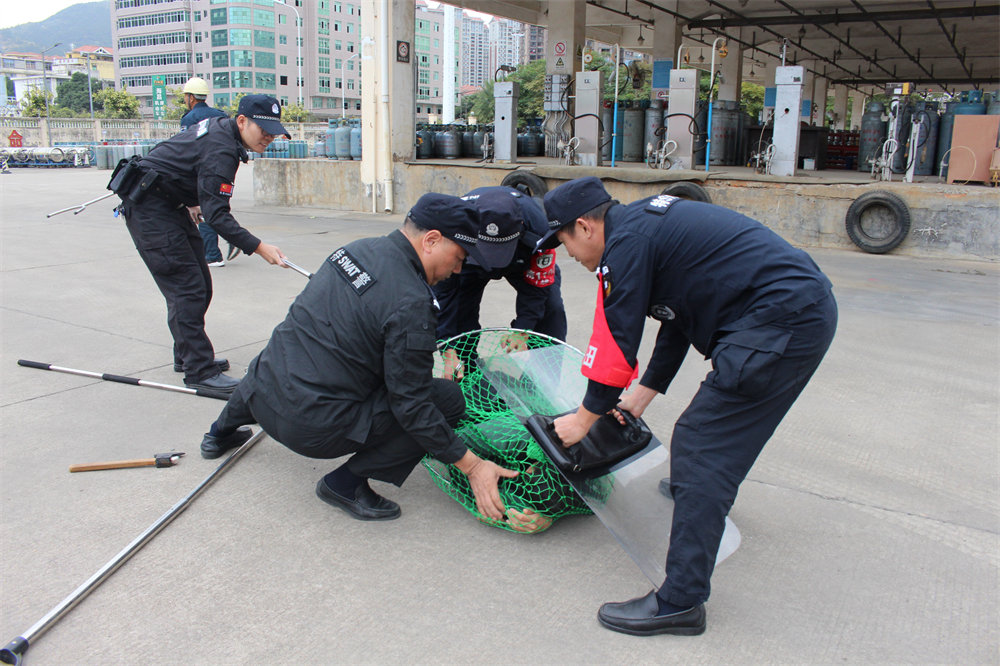 4、特警制服歹徒.JPG